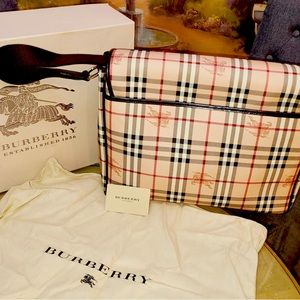 Burberry men’s messenger bag brand new